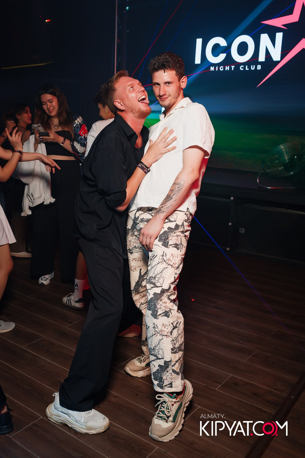 НОЧНОЙ КЛУБ ICON. КИПЯТКОМ АЛМАТЫ!