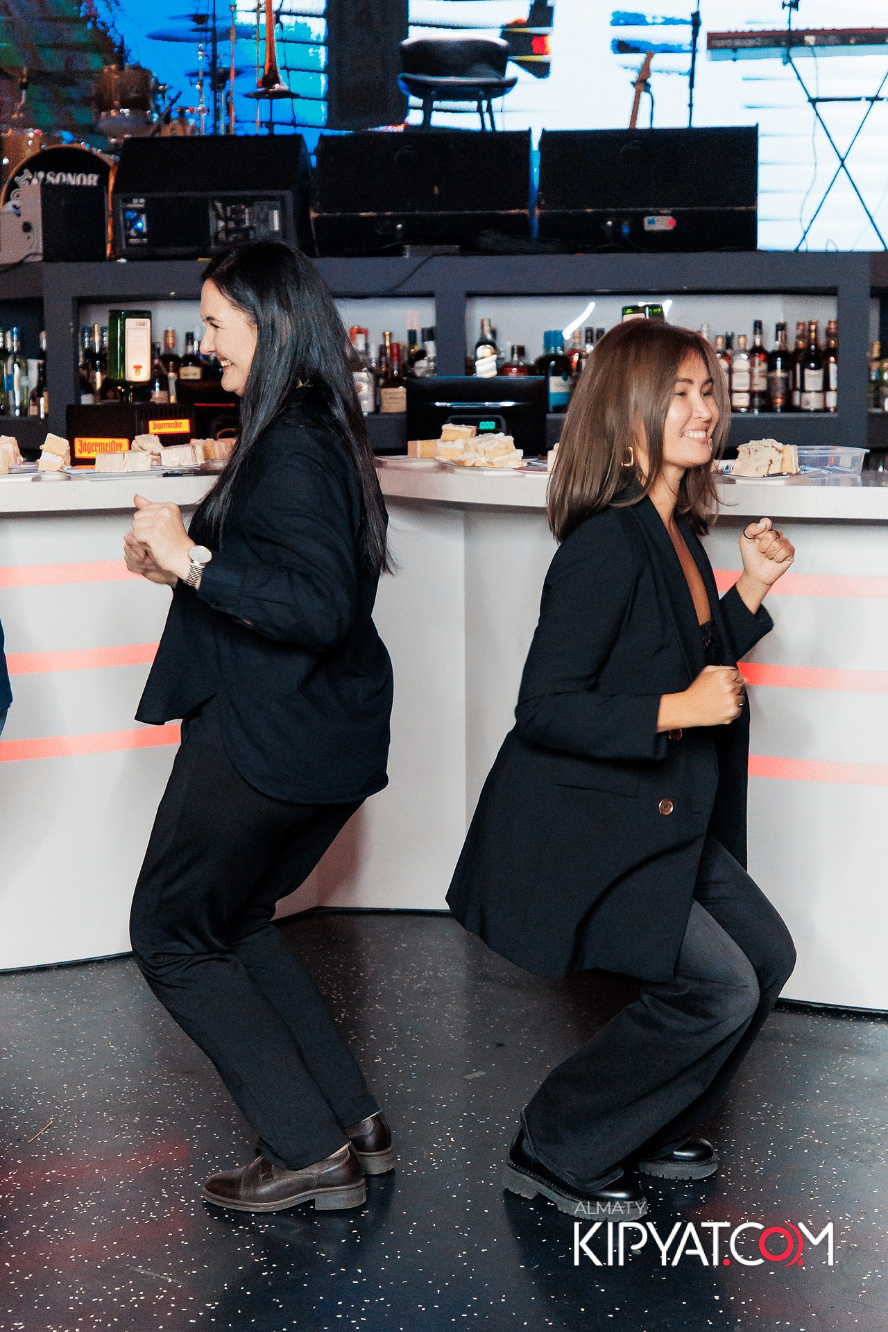 ПРЕЗЕНТАЦИЯ КНИГИ ВИКТОРА ЕЛИСЕЕВА. КИПЯТКОМ АЛМАТЫ!