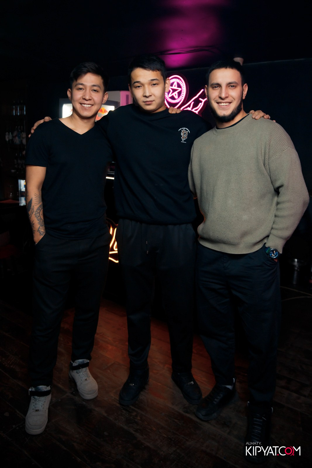 UYAT EMES BAR. КИПЯТКОМ АЛМАТЫ!