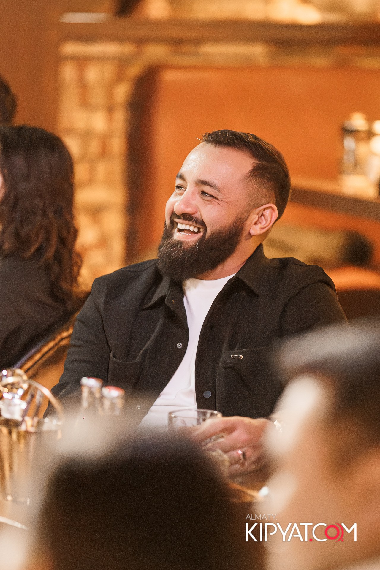 СОЛЬНЫЙ СТЕНДАП КОНЦЕРТ АЛЕКСАНДРА МЕРКУЛЬ. КИПЯТКОМ АЛМАТЫ!