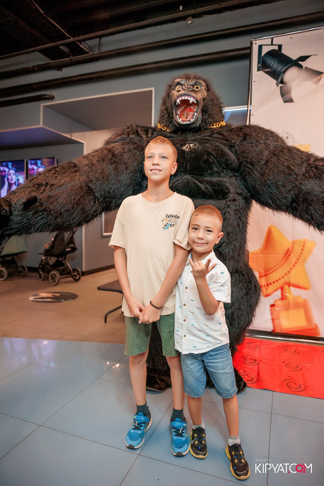 ПРЕЗЕНТАЦИЯ 10 ГРУППЫ КИНОПРОЕКТА STARBALALAR. КИПЯТКОМ АЛМАТЫ!