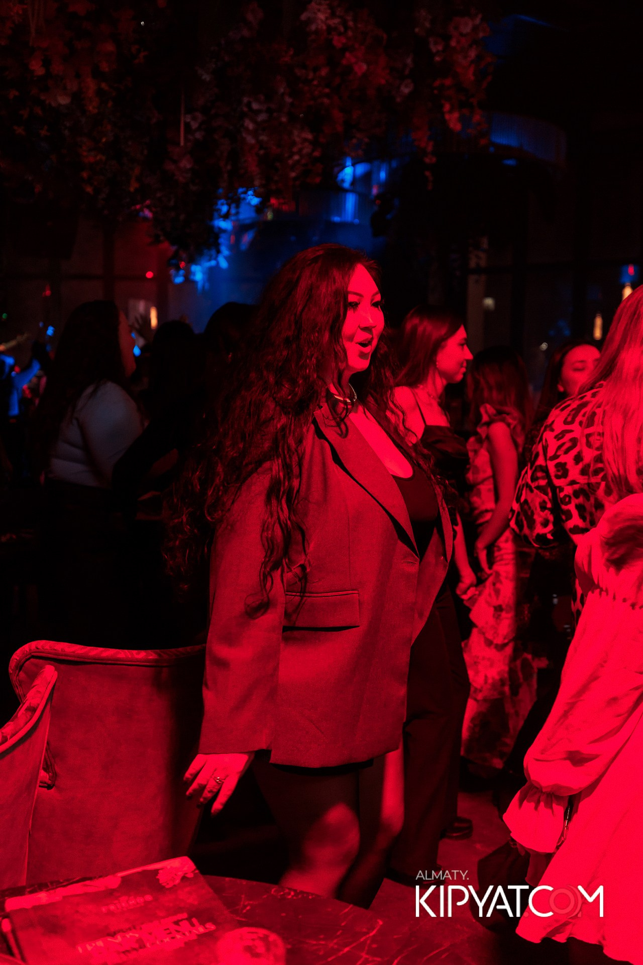 FRIENDS BAR & TERRACE. КИПЯТКОМ АЛМАТЫ!