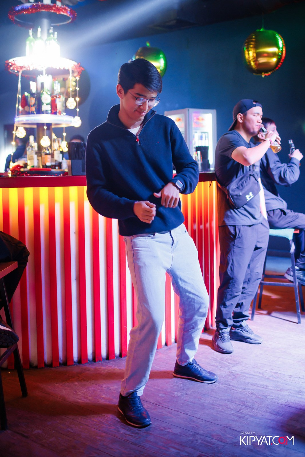 UYAT EMES BAR. КИПЯТКОМ АЛМАТЫ!