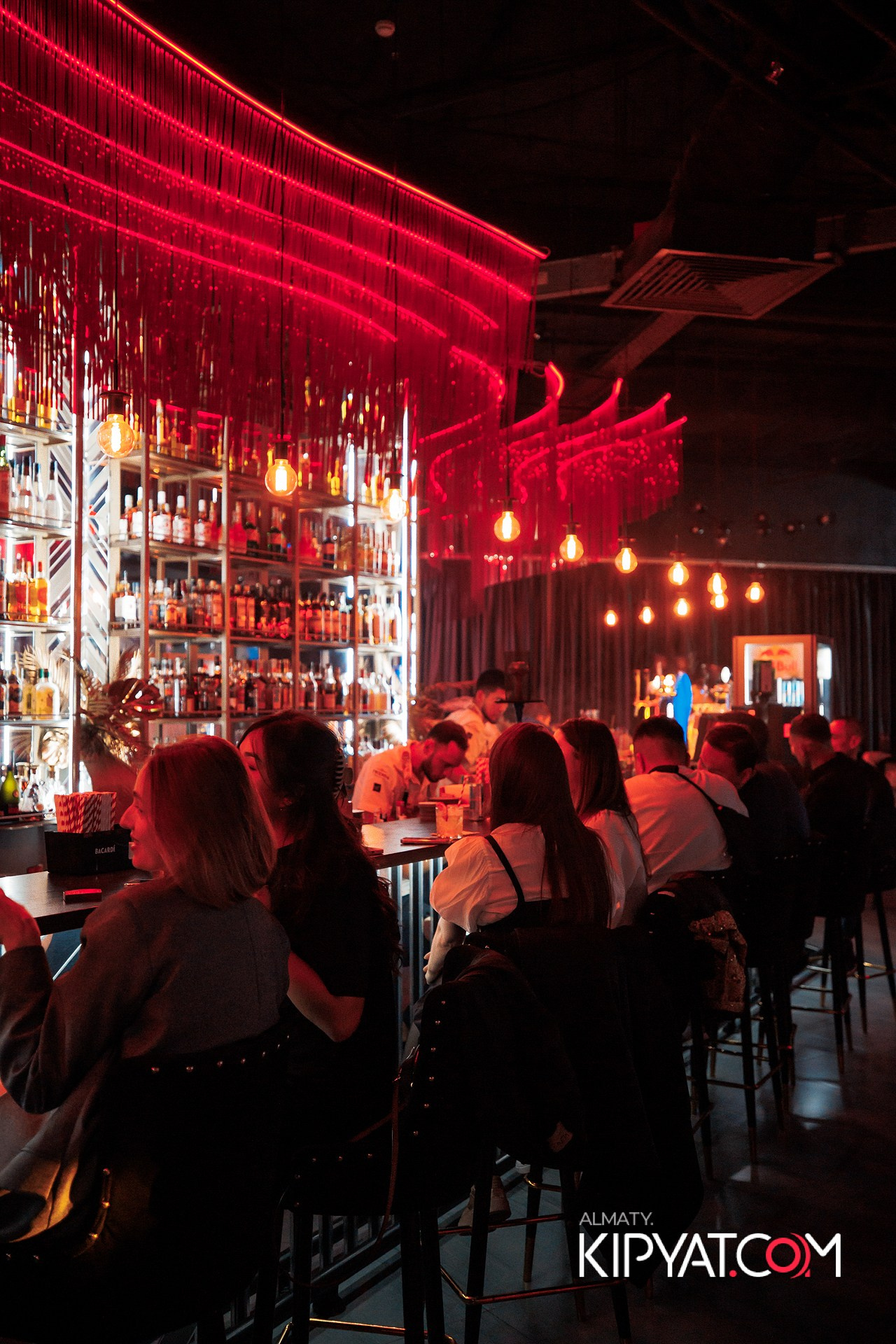 Friends bar & terrace. КИПЯТКОМ АЛМАТЫ!