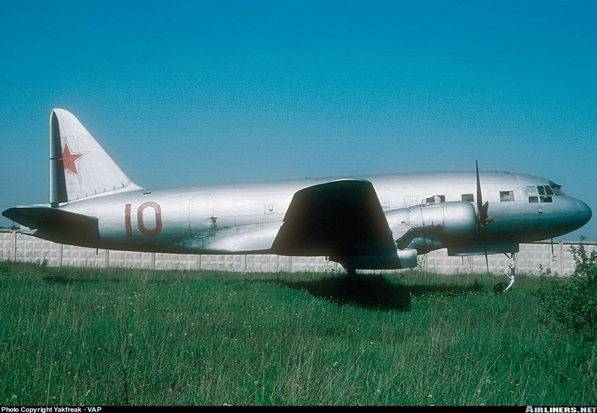 Ил-12 (Монино). Фотоальбом показывающий увлекательный мир авиации и мир медведей Андрея Иванова