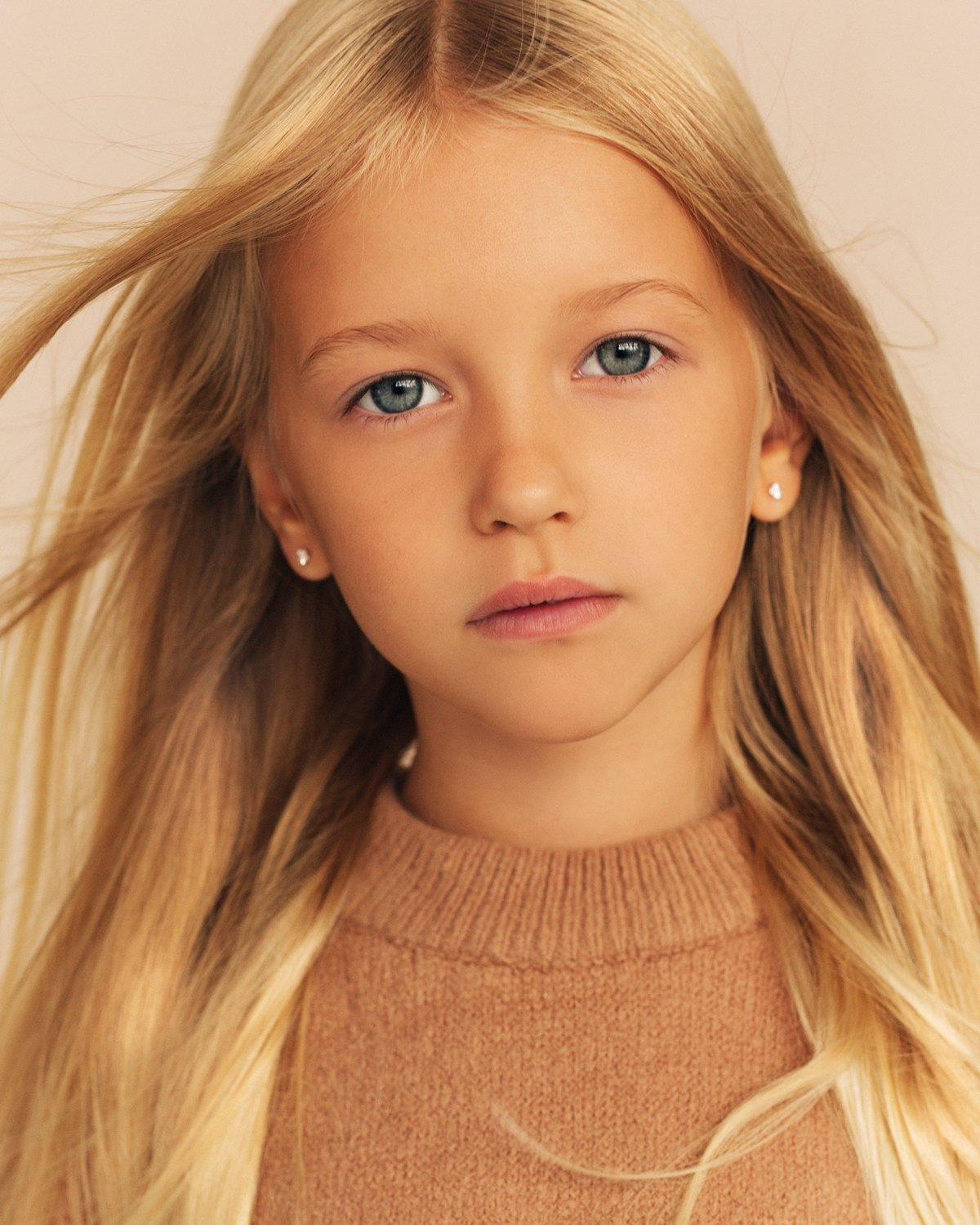 СЪЕМКИ В СТУДИИ. Oksanaseregina.wfolio.pro