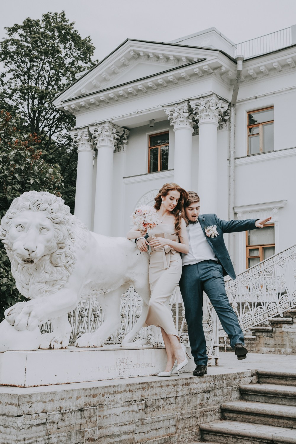 свадебное платье в спб, найти свадебный салон, букет для невесты, хороший ведущий на свадьбу, костюм для жениха, платье для невесты,  подшить свадебное платье, ателье свадебное, фотограф на свадьбу, выпуск, праздник, венчание