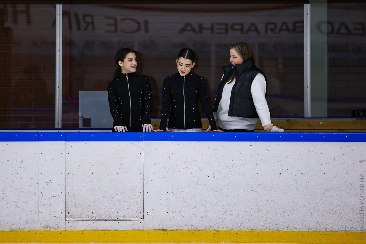 Макеевы Моника и Лаура с трене