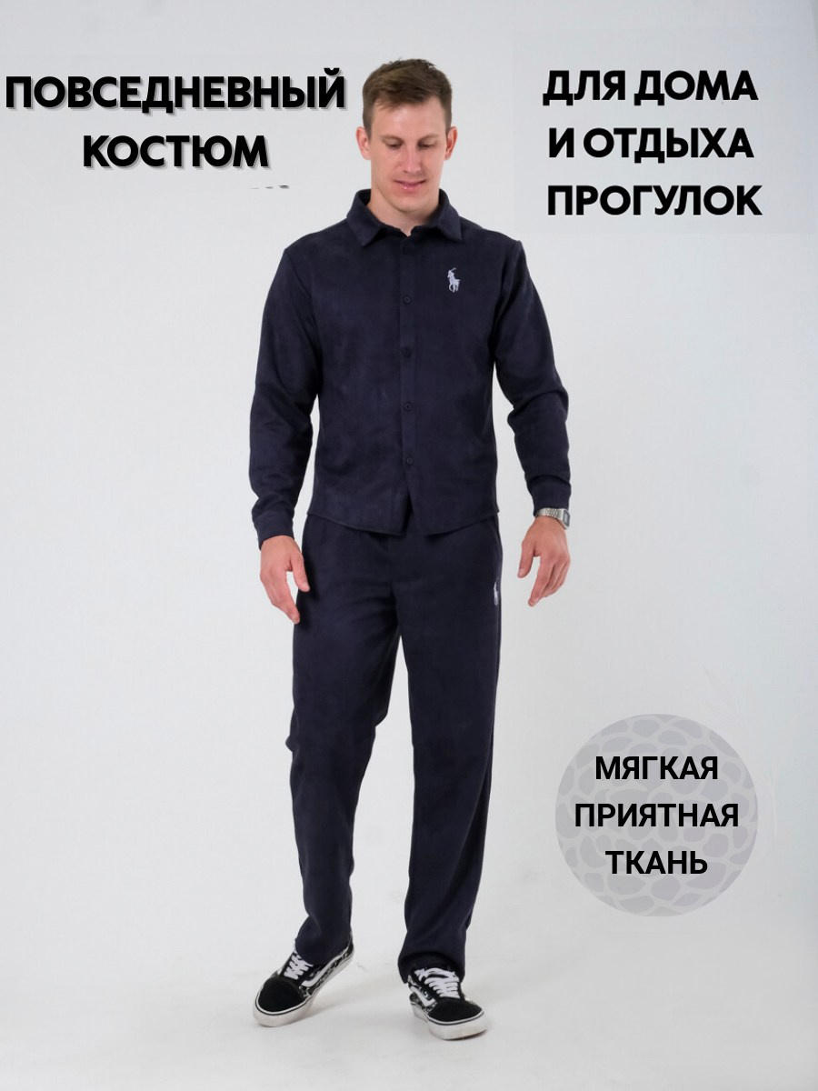 Мужская фотосессия в макетплейсов в городе Орехово-Зуево: стильный мужчина позирует на белом фоне, в фотостудии города, демонстрируя уверенность и харизму. Фотография подчеркивает современный стиль и индивидуальность модели.