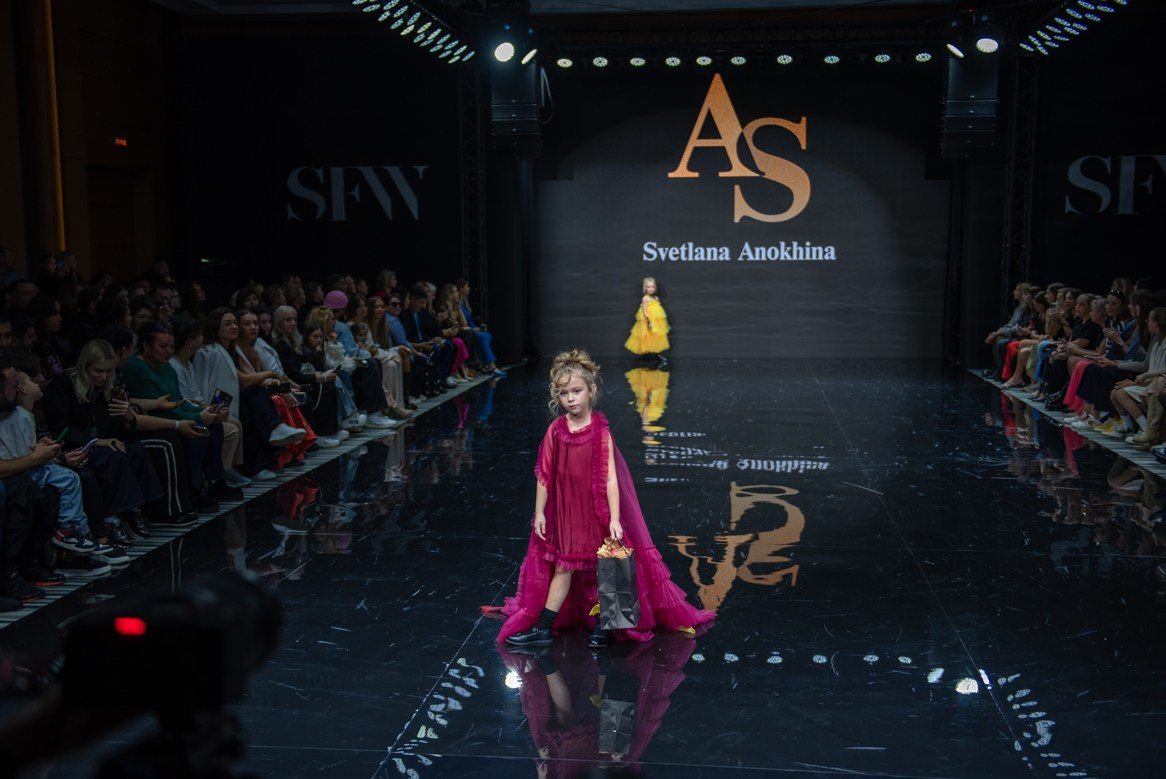 SochiFashionWeek2024 дизайнер Анохина Светлана. Семейный и коммерческий фотограф в Сочи Александр Бодунов