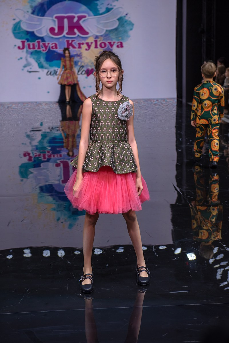 SochiFashionWeek2024 дизайнер Юлия Крылова. Семейный и коммерческий фотограф в Сочи Александр Бодунов