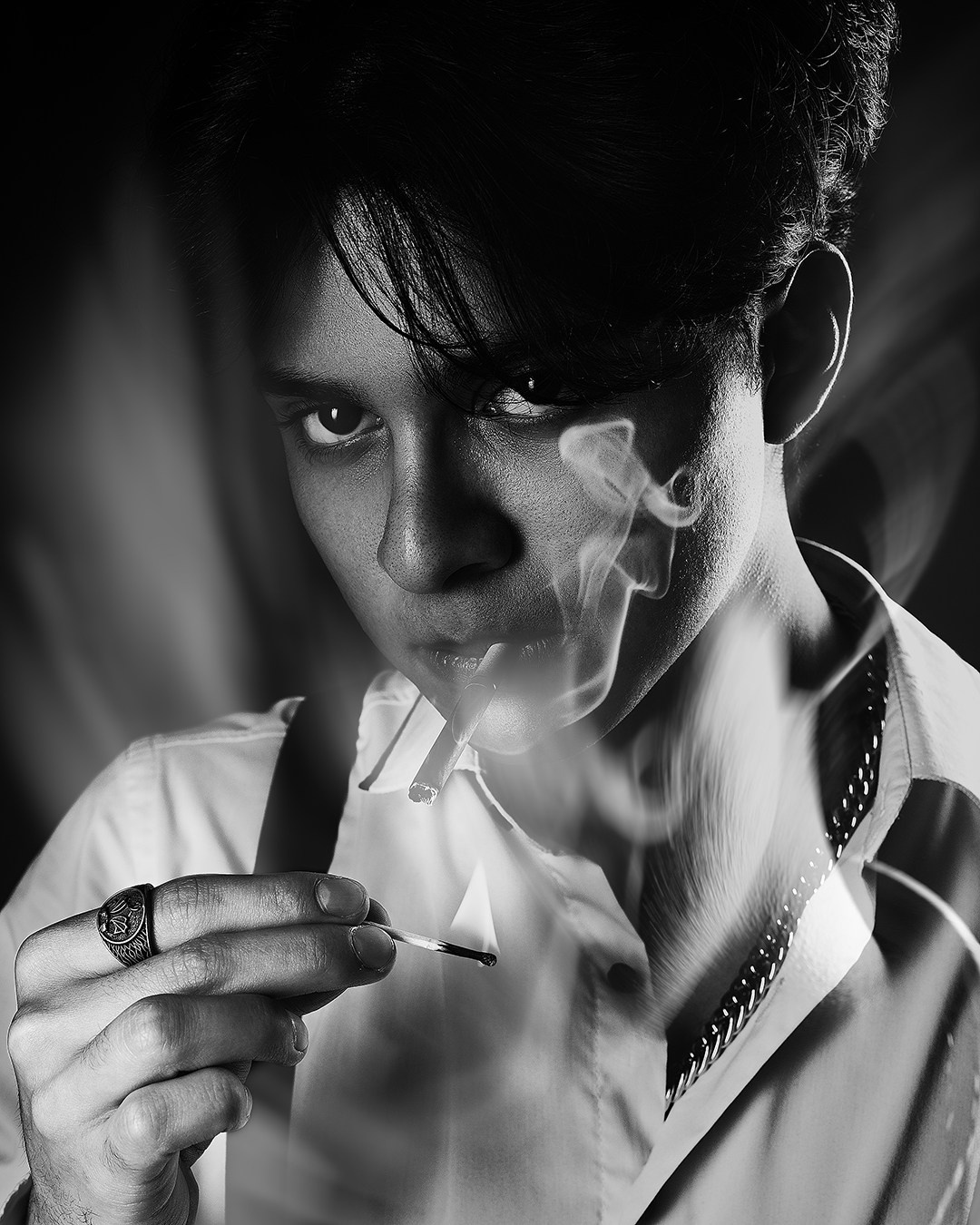 Курящий мужчина на фотосессии Казань