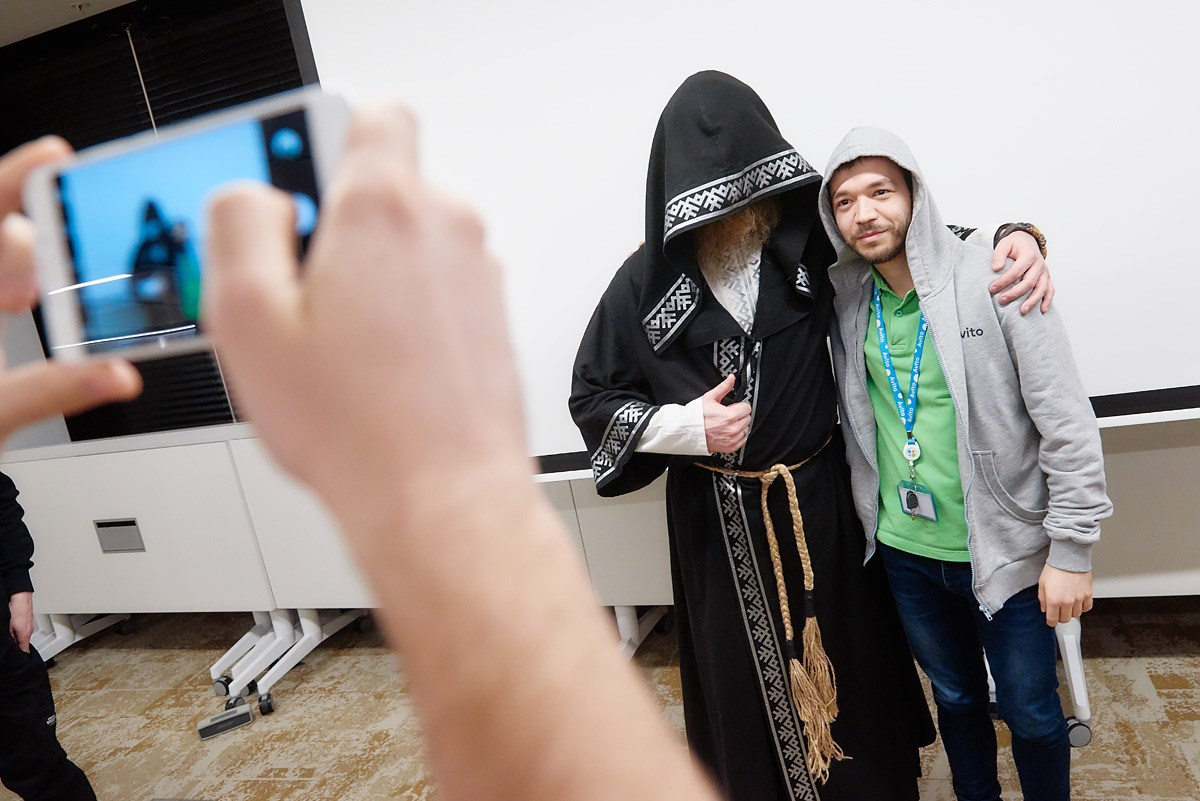 Нейромонах Феофан в Avito. Репортажный фотограф в Москве Вадим Францев