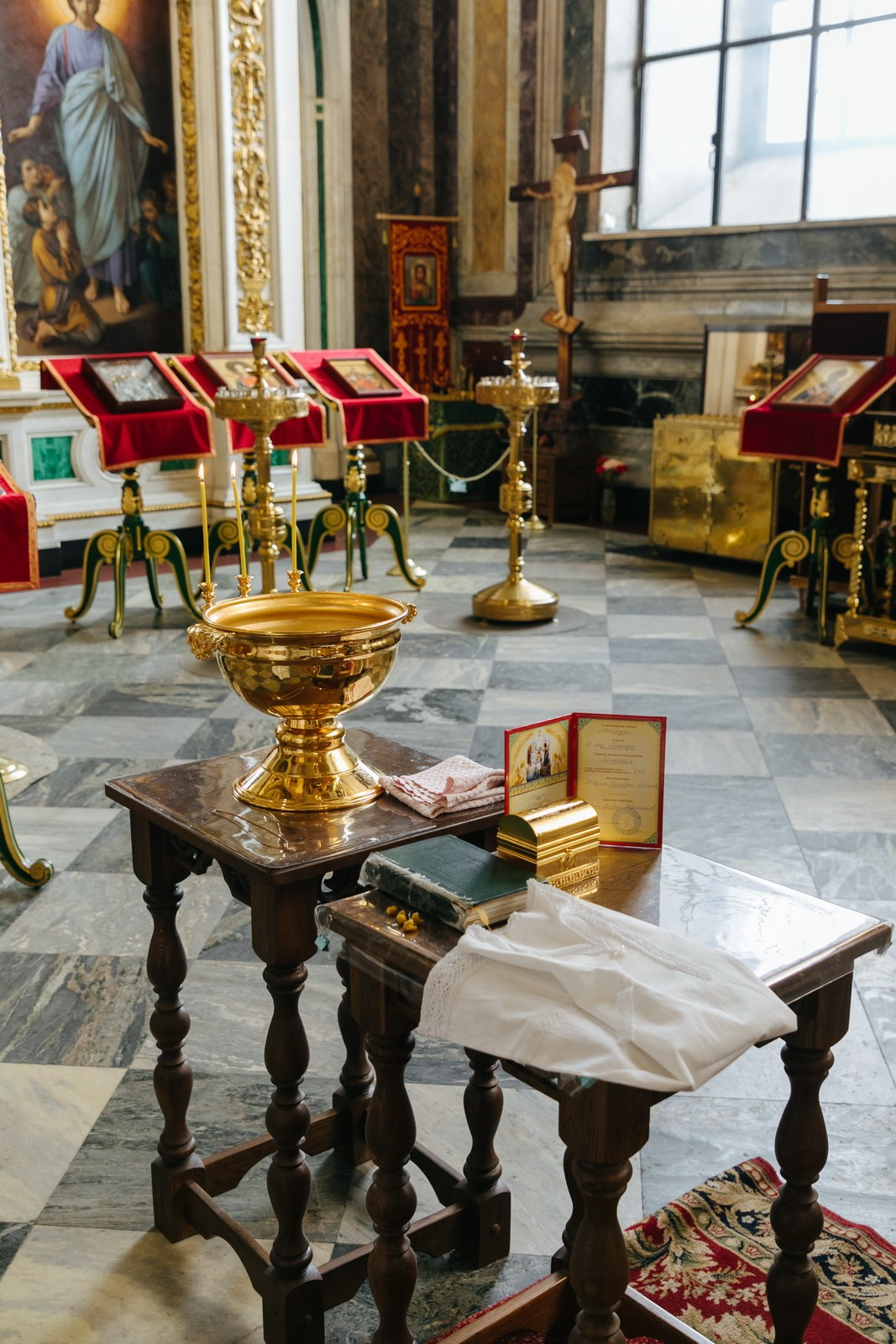 Крещение ребенка в Исаакиевском соборе СПб. Фотограф крещение венчание в Петербурге! Помогает подобрать храм и посоветовал душевного батюшку в СПб