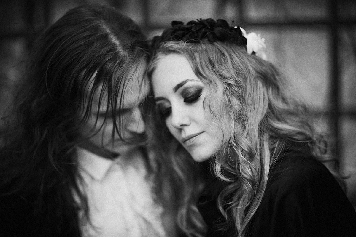 Свадебная фотосессия в стиле Готика. фотограф на свадьбу, стильные фото свадьбы, фотограф на свадьбу в спб, готическая фотосессия, правильные готы, стиль готика, готический фотограф спб, антуражная фотосессия, свадебное платье спб салон, костюм на свадьбу спб жених, платье невесты купить спб