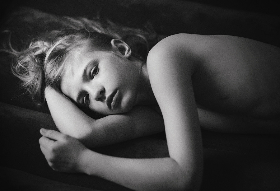 Портрет девочки у окна.