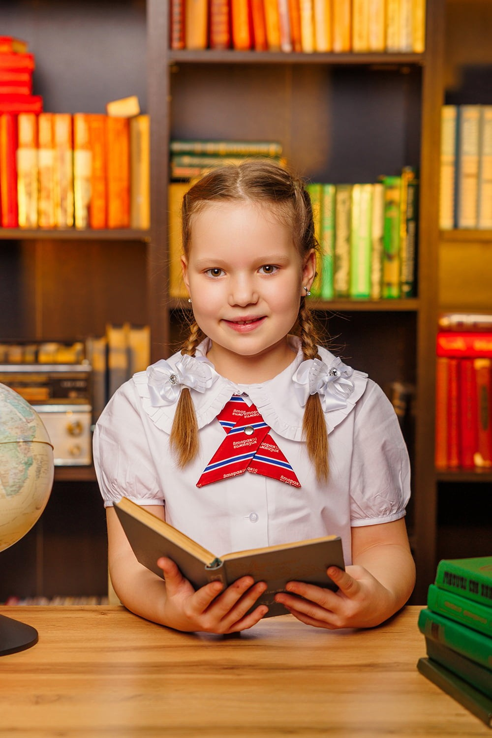 Студийная фотосессия для 4 класса: идеи для выпускного альбома. СИГМА | Студия выпускных альбомов Красноярск