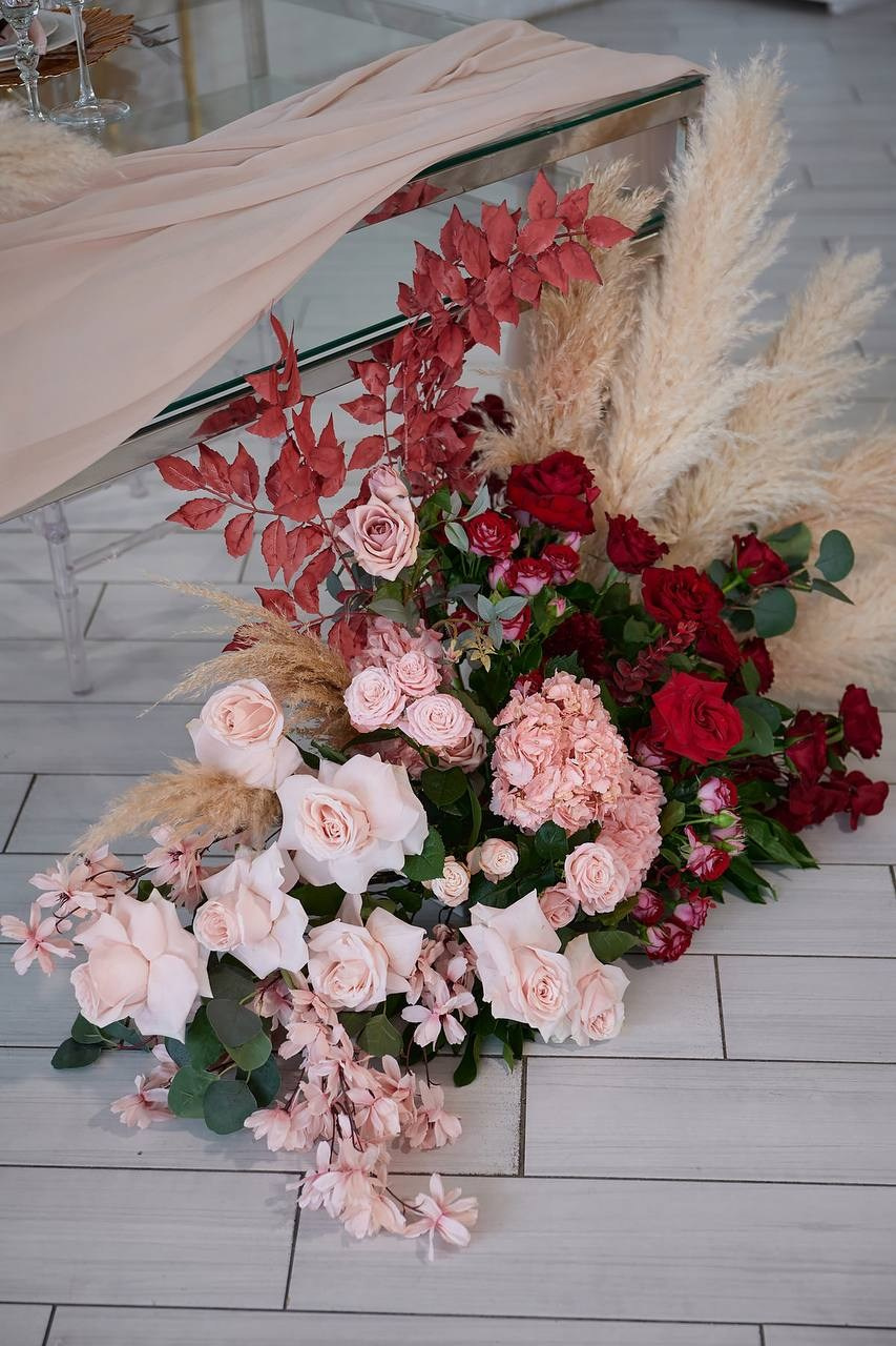 Винные оттенки. Подрядчики и друзья сети свадебных площадок House for wedding