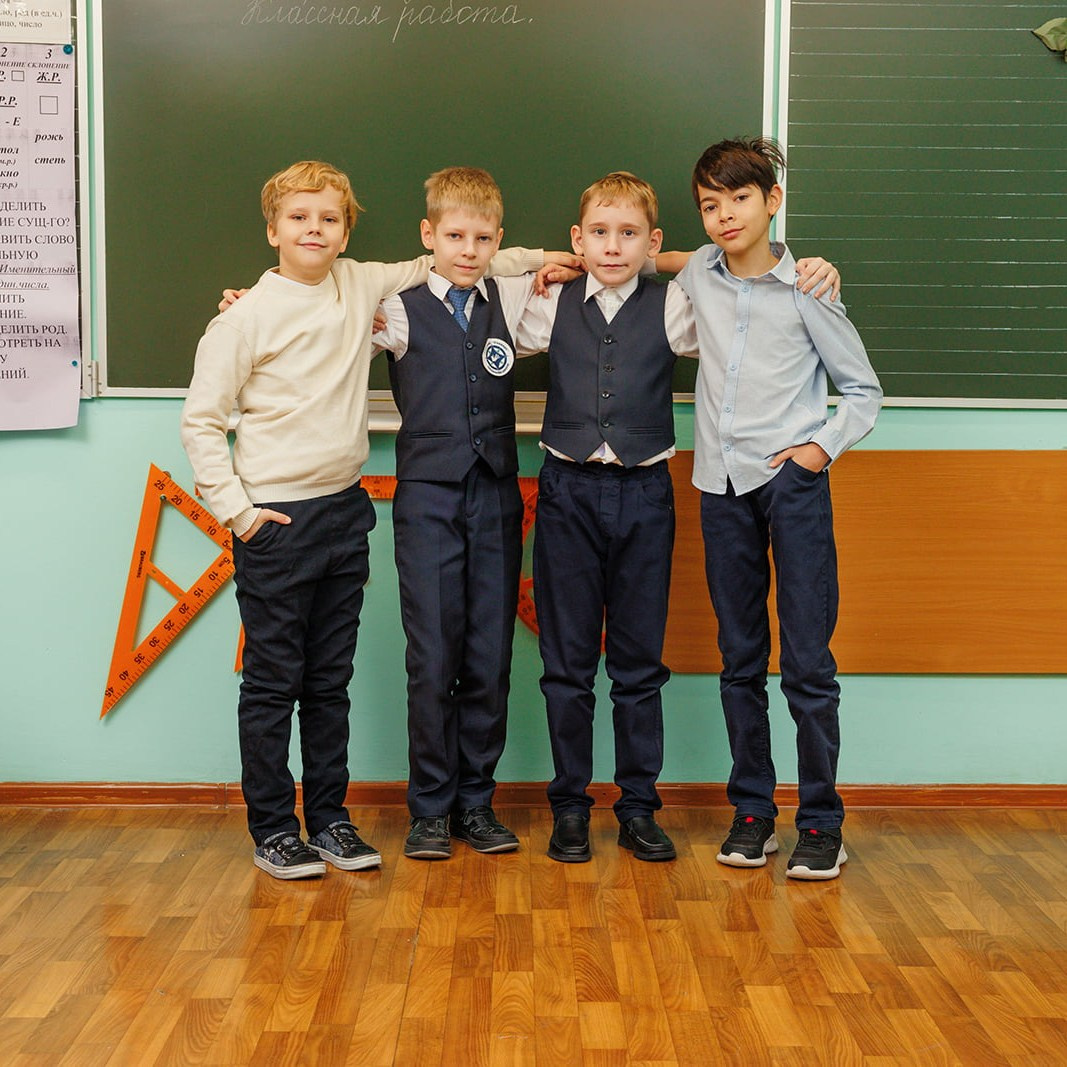 Выпускной альбом для 4 класса: фотосессии в школе и библиотеке. СИГМА | Студия выпускных альбомов Красноярск