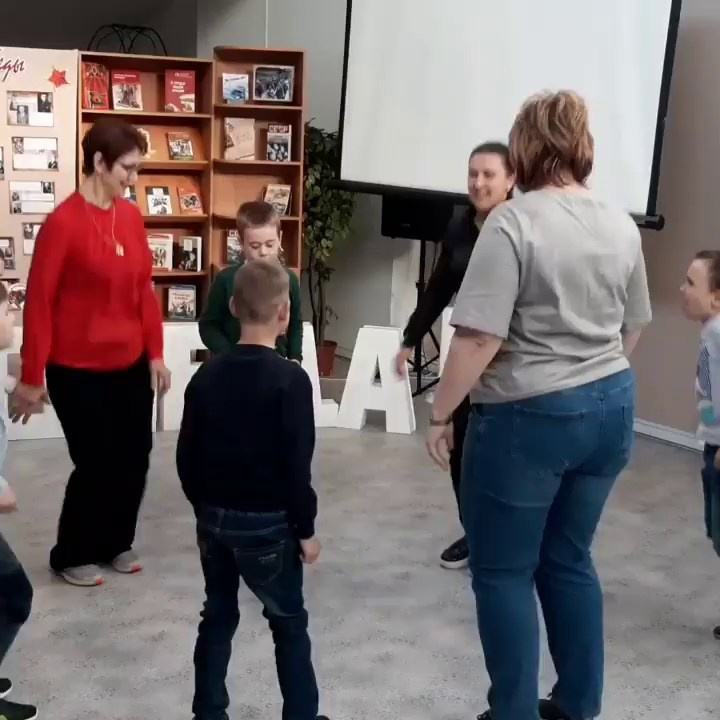 Логоритмика в духе Дня Победы: марши, танцы и трогательный вальс!