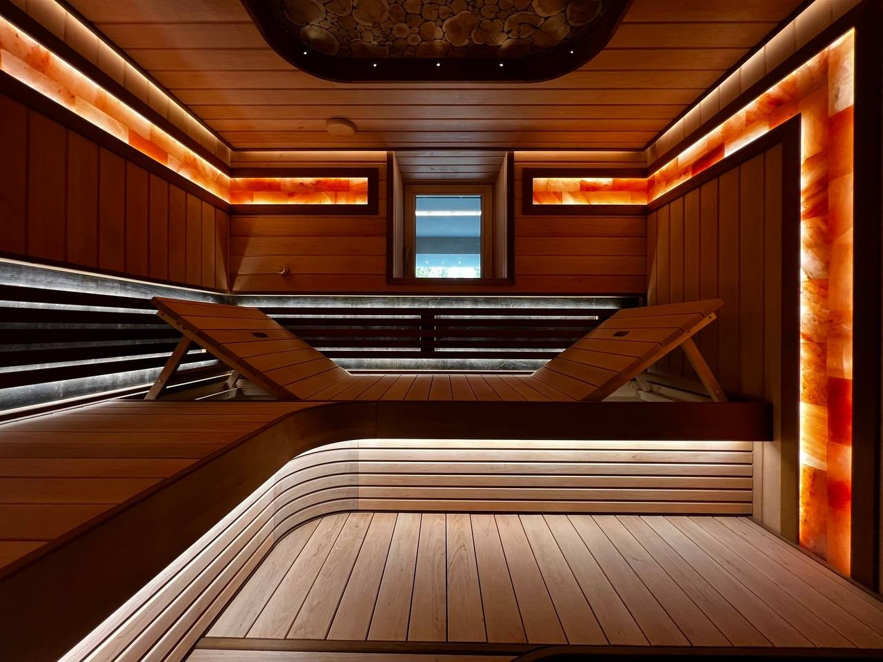 В Репино парке есть парная, в которой хочется задержаться дольше, чем позволяет время. Идеальная гармония света, текстур и форм. SaunaTopMasters
