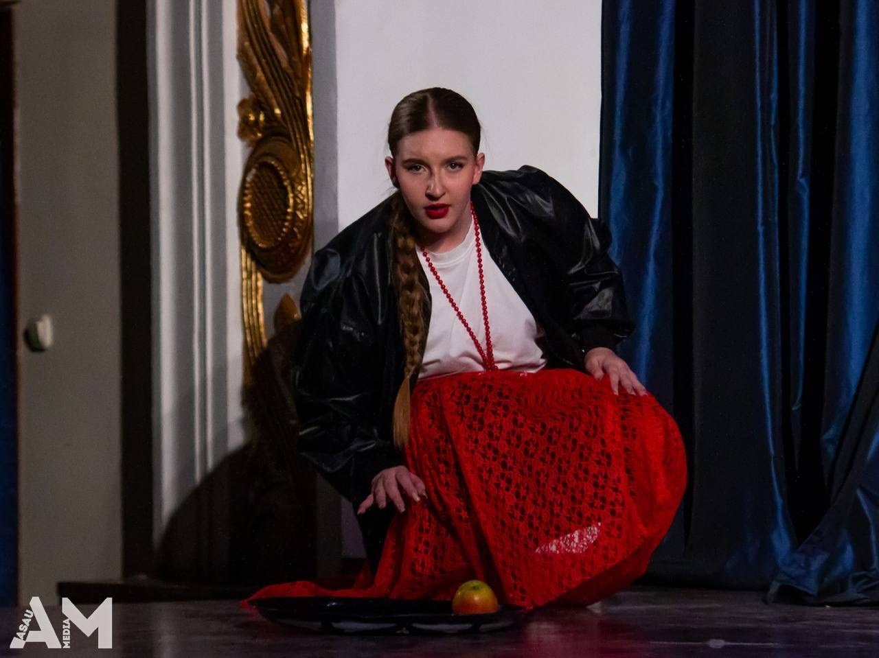 Выступления на сценах и уличных площадках. Танцевальная шоу-группа «GRANAT»