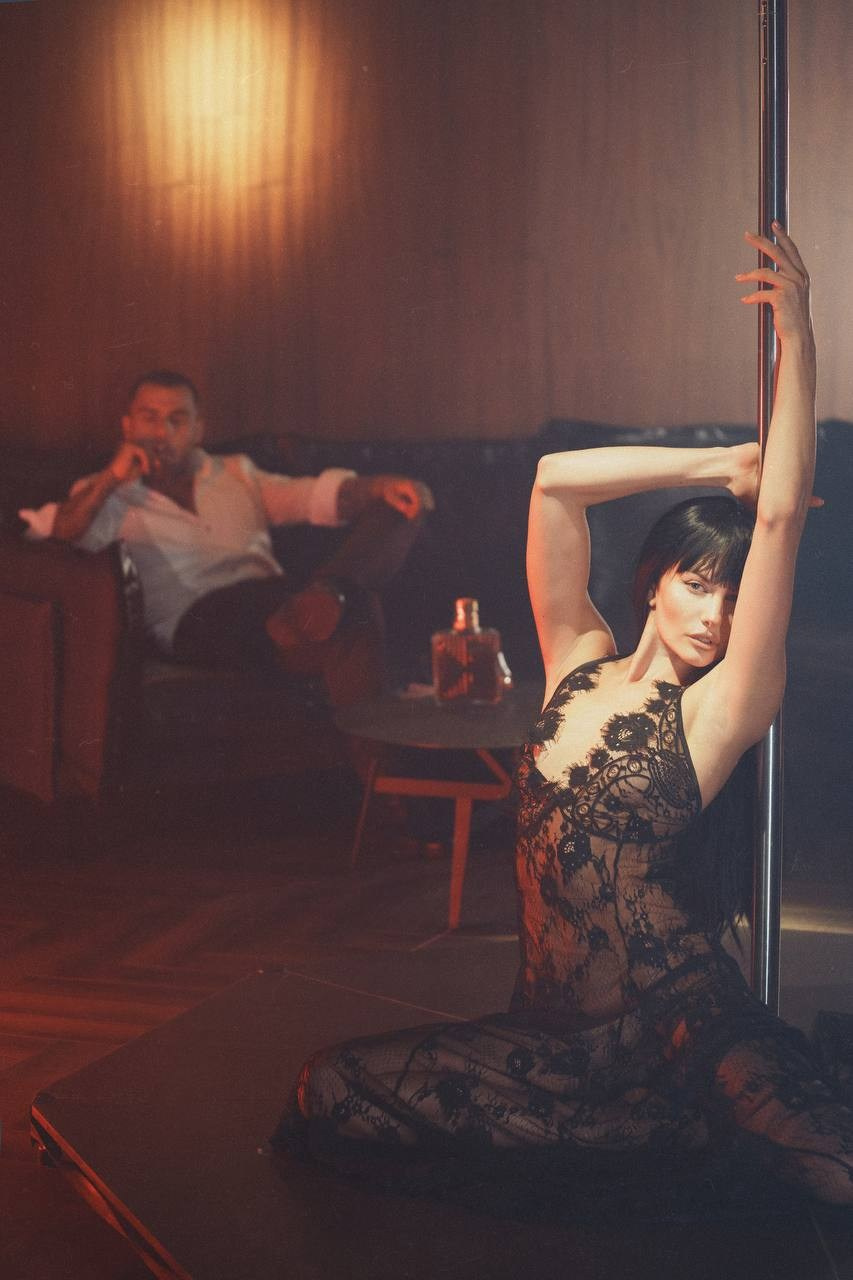 Необычная парная съемка в Москве с пилоном. Анисимова Галина — коммерческий фотограф в Москве