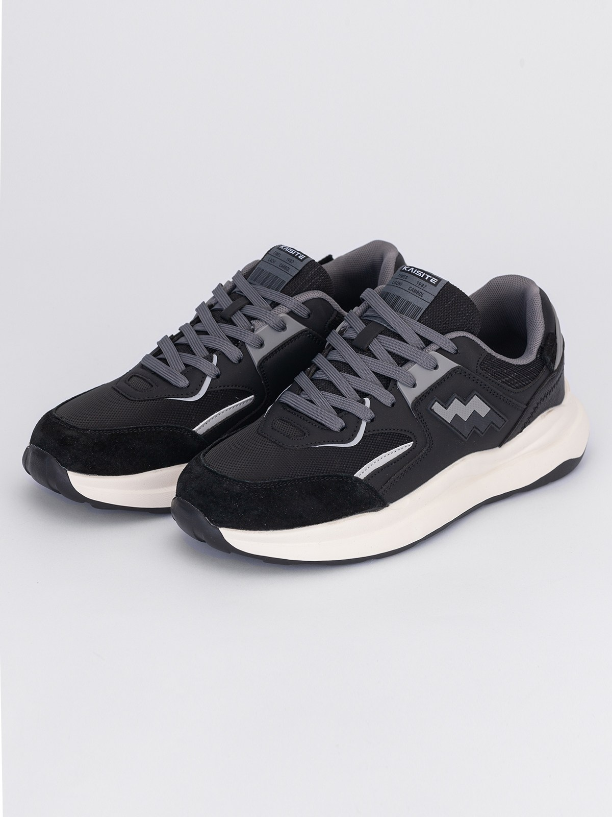 Мужская обувь, предметно. Сборные фотосъёмки в Москве. фотосессии одежды.фотограф