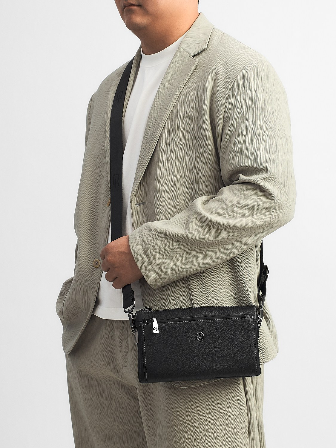 Сумки и кошельки. Предметная фотосъемка в Алматы. Предметный фотограф для маркетплейстов Артур Ахмадиев