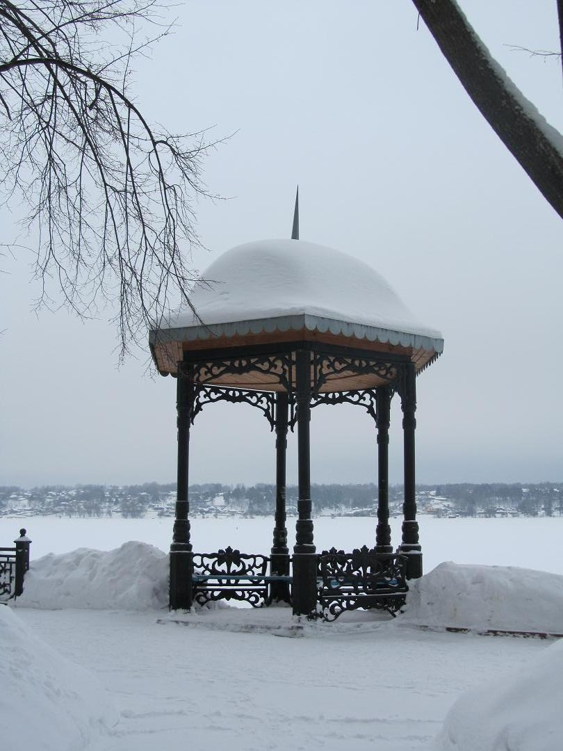 Беседка на набережной