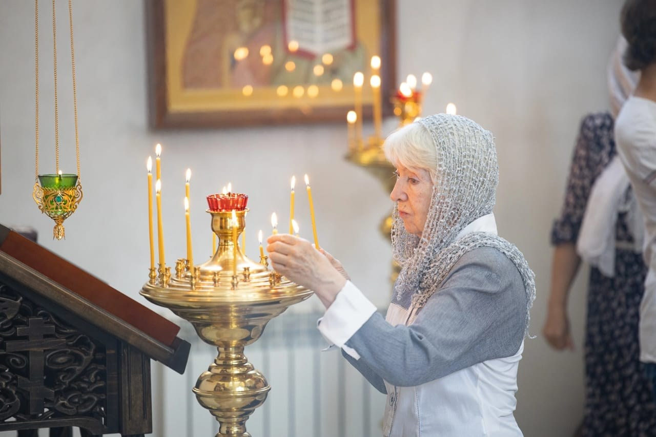 Митрополит Игнатий совершил божественную литургию в храме Всех скорбящих Радость. Саратовское Северо-Западное благочиние
