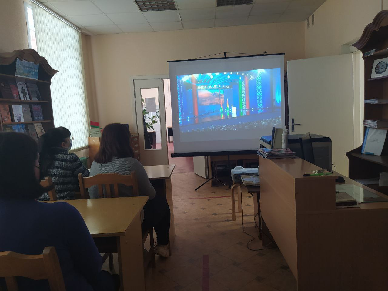 Watchers (2022). Künstler Verstecktoff