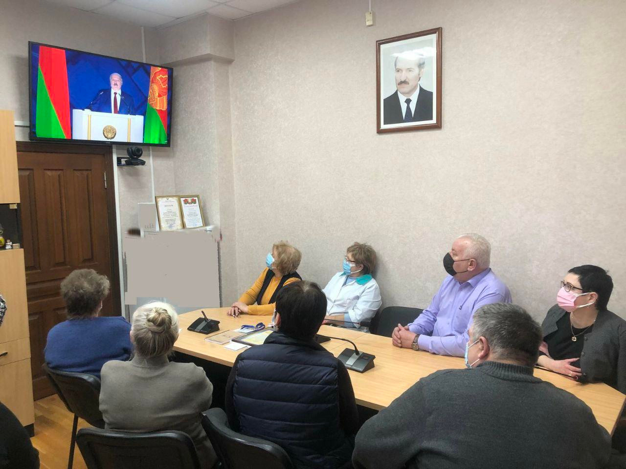 Watchers (2022). Künstler Verstecktoff