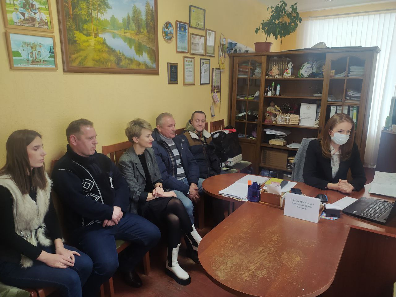 Watchers (2022). Künstler Verstecktoff