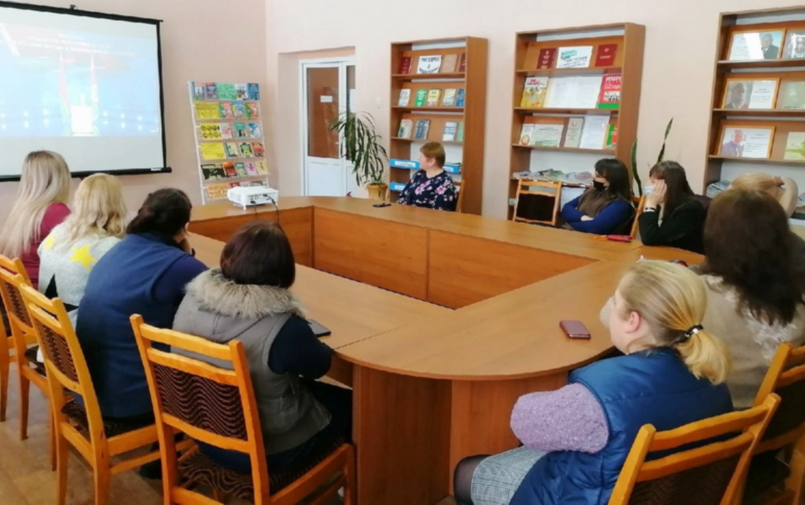 Watchers (2022). Künstler Verstecktoff