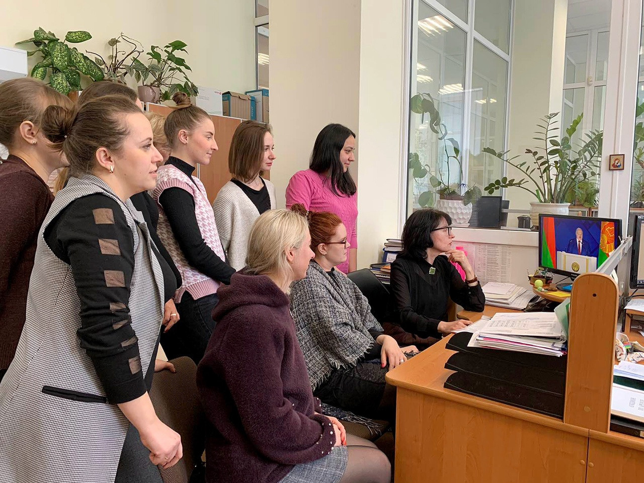 Watchers (2022). Künstler Verstecktoff