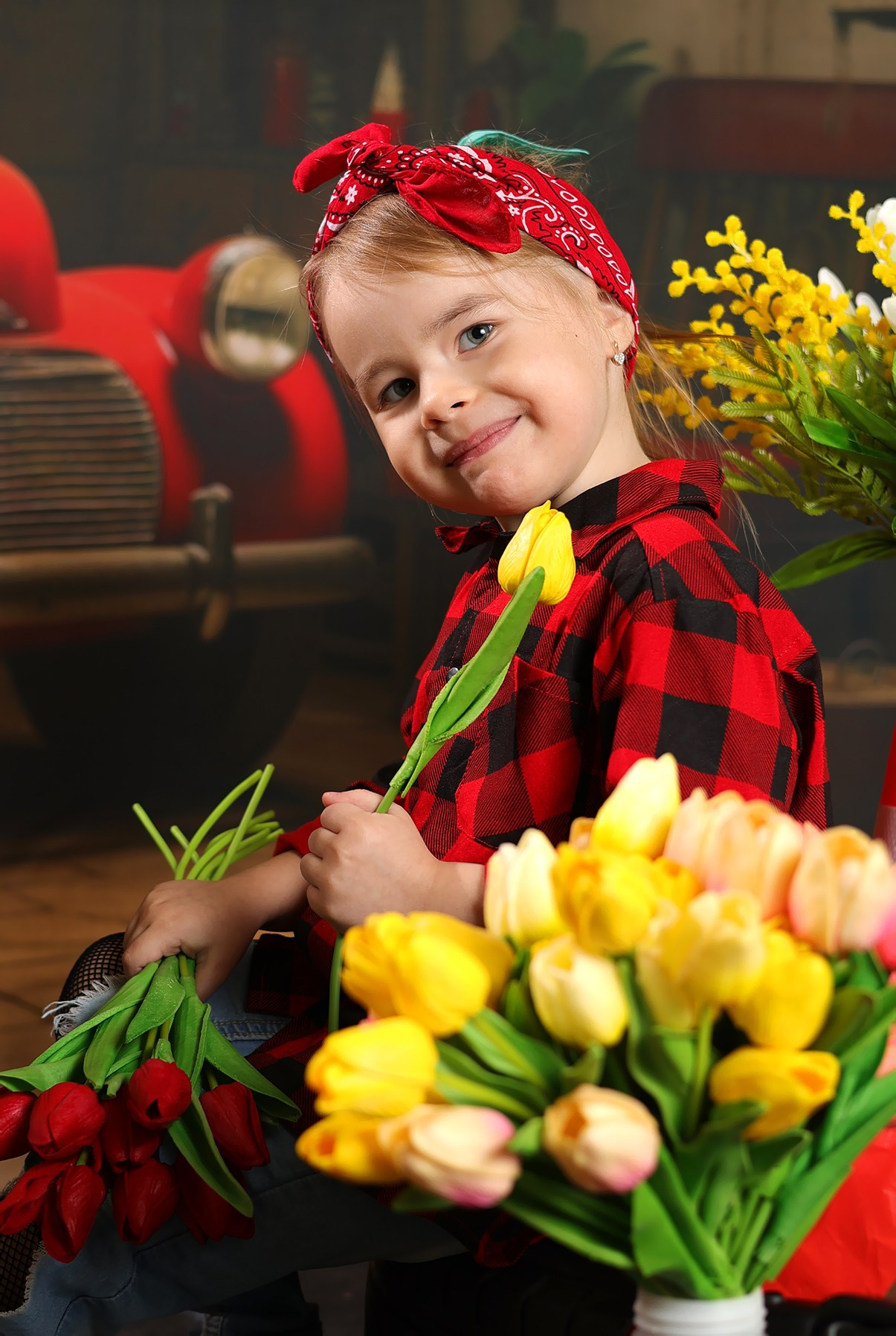 Гараж. Выпускные альбомы в Иваново в детский сад и школу. Александр и Светлана Янкины