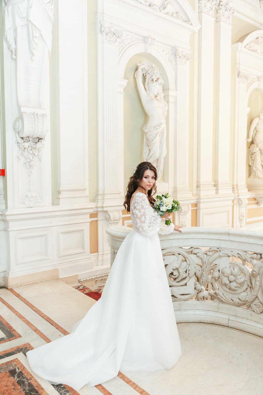 Свадебная фотопрогулка по СПб. Фотограф крещение венчание в Петербурге! Помогает подобрать храм и посоветовал душевного батюшку в СПб