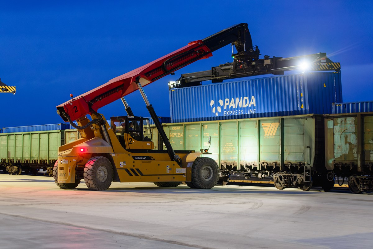 Транспортно-логистический терминал «Сибирский». Фотограф Сергей Сергеев