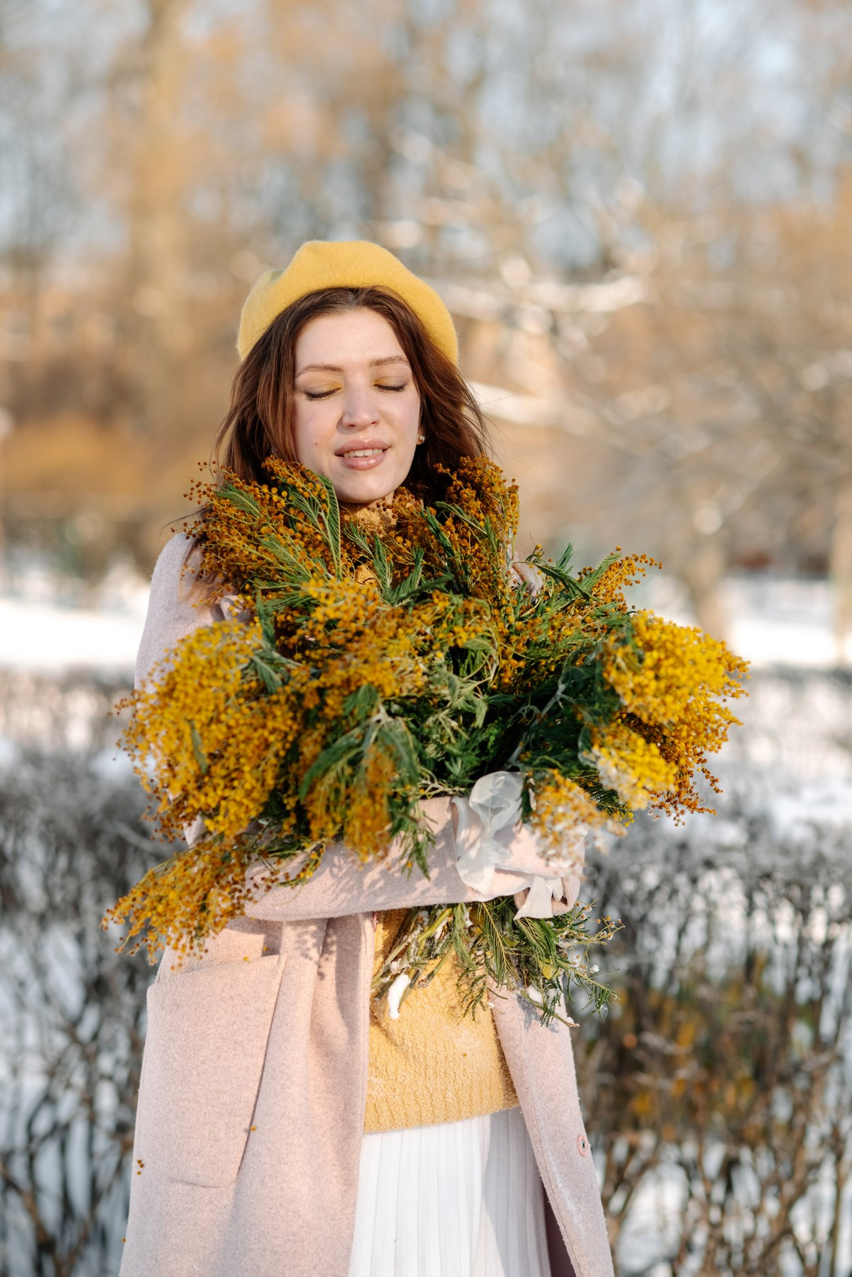 Анастасия с мимозой. Свадебный и сеейный фотограф в Санкт-Петербурге Елена Худякова