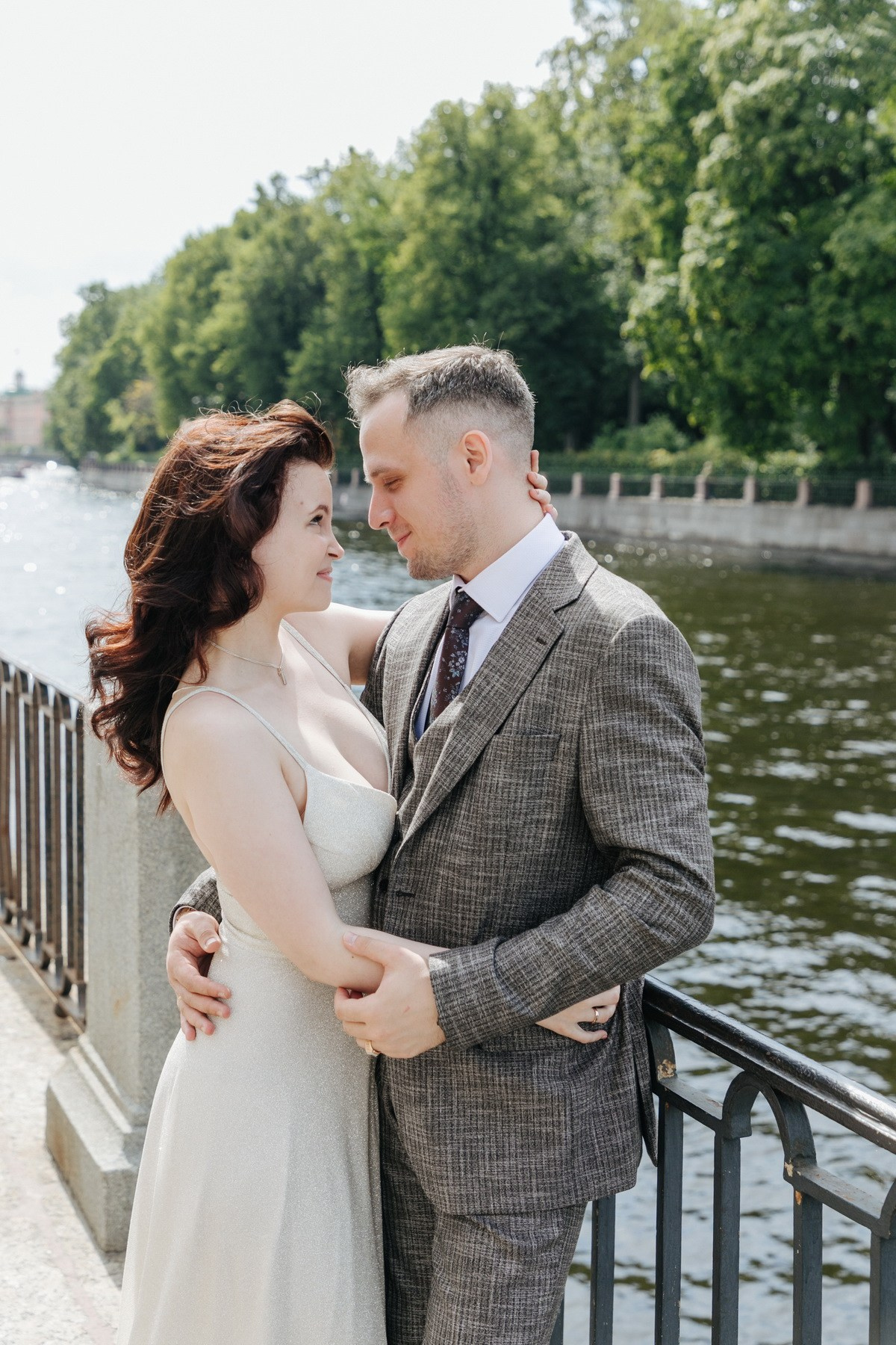 Свадебная прогулка в СПб, фотограф Денис Дорфф. Фотограф крещение венчание в Петербурге! Помогает подобрать храм и посоветовал душевного батюшку в СПб