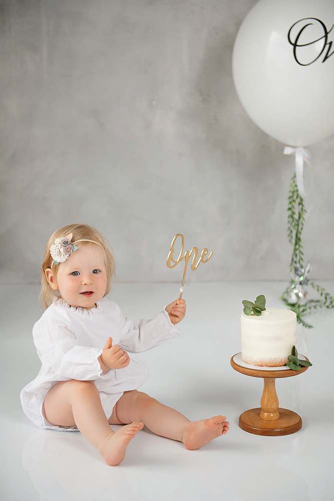 Фотосессия в годик  Первый день рождения. Выпускные альбомы для школьников в Череповце