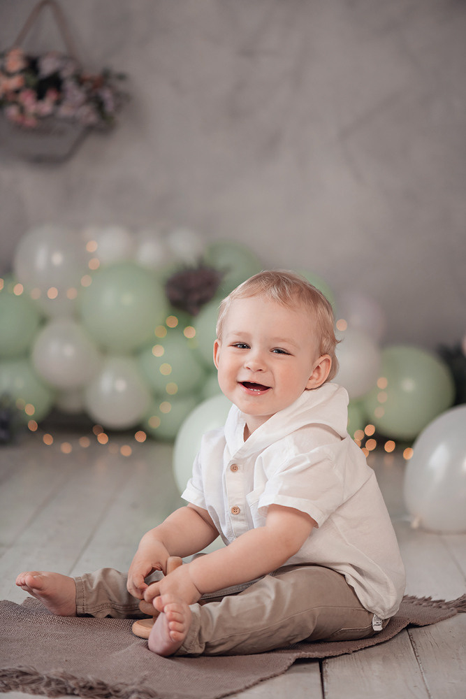 Фотосессия в годик  Первый день рождения. Выпускные альбомы для школьников в Череповце