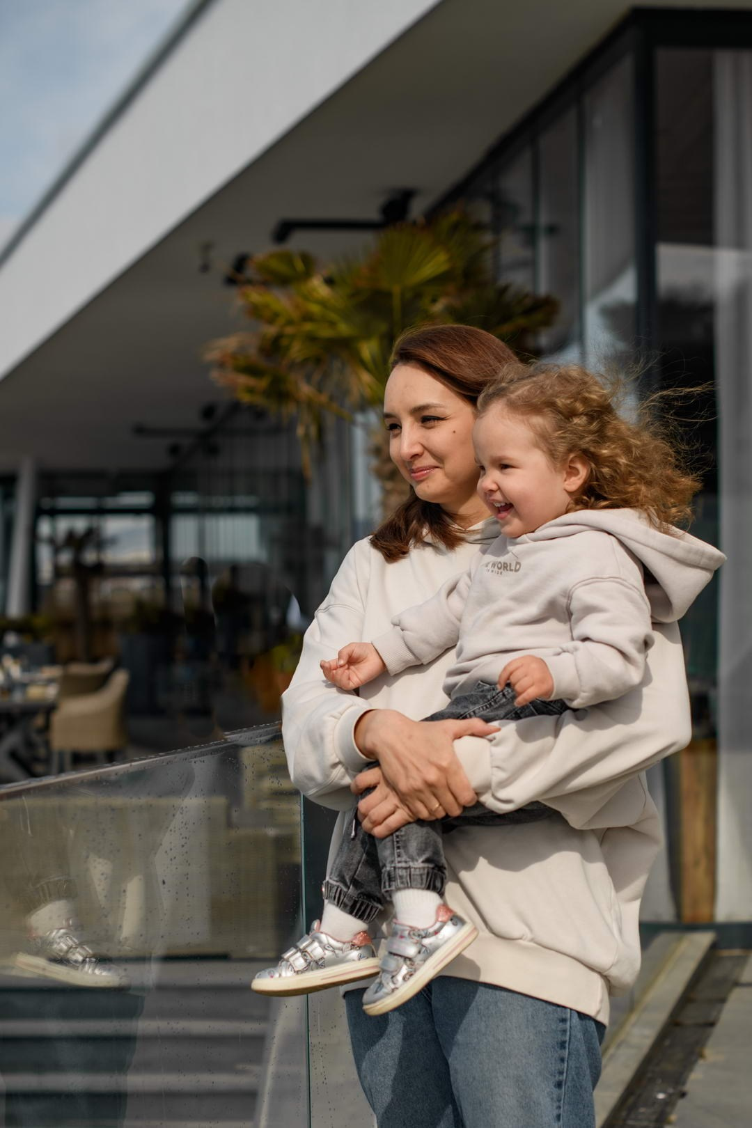 Семейная фотосессия осенью на берегу моря в Геленджике — фотограф Жанна Шестопалова