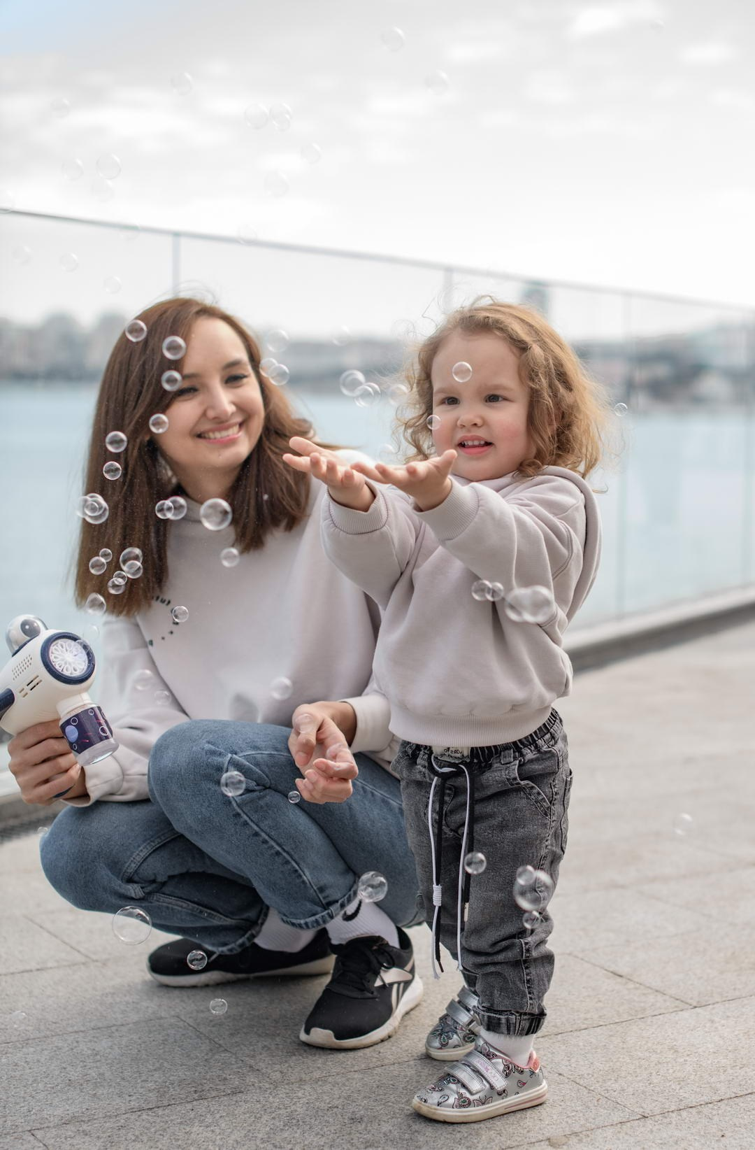 Семейная фотосессия осенью на берегу моря в Геленджике — фотограф Жанна Шестопалова