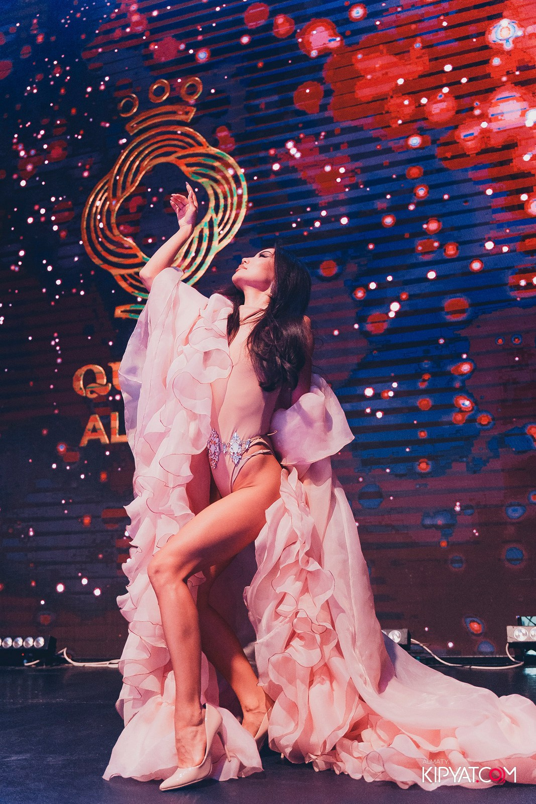 QUЕЕN. КИПЯТКОМ АЛМАТЫ!