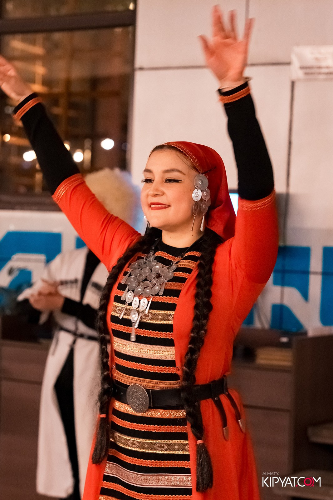 ОТКРЫТИЕ ЛЕТНЕЙ ТЕРАССЫ В РЕСТОРАНЕ ЛАРИСС ИВАННУ ХАЧУ. КИПЯТКОМ АЛМАТЫ!