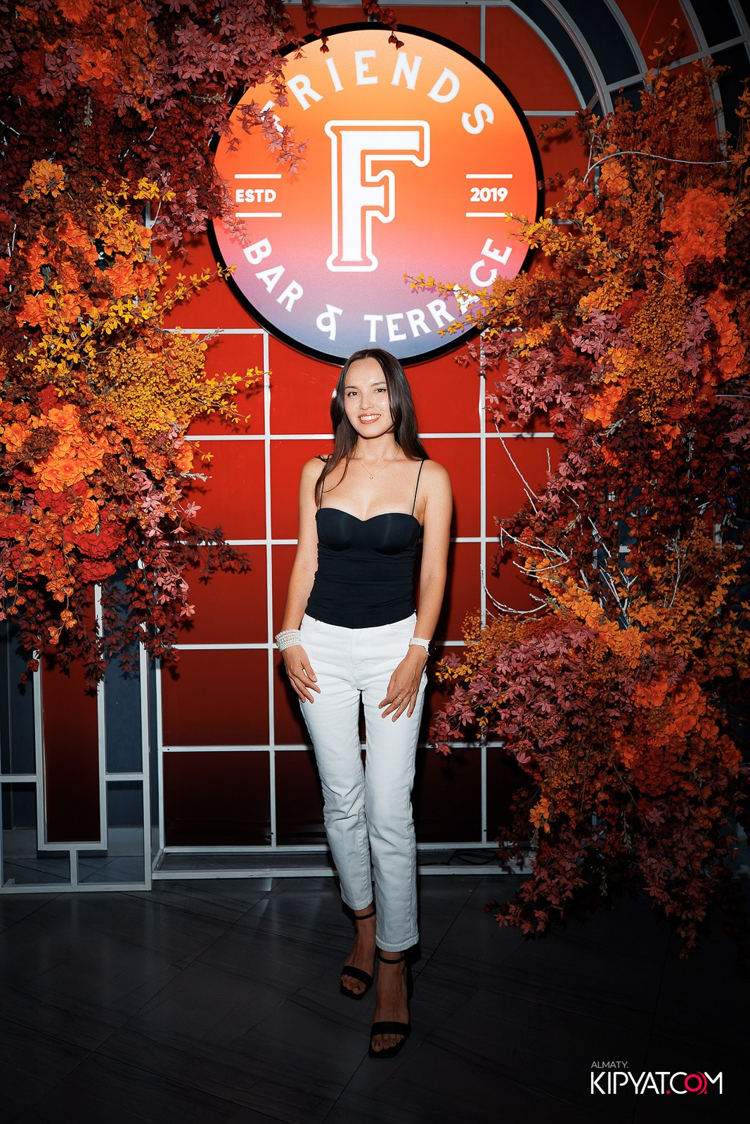 FRIENDS BAR & TERRACE. КИПЯТКОМ АЛМАТЫ!