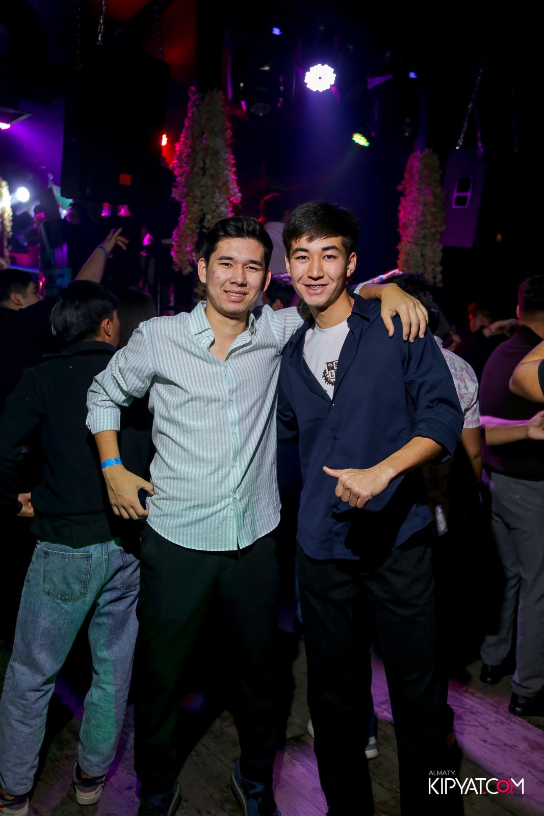 UYAT EMES BAR. КИПЯТКОМ АЛМАТЫ!