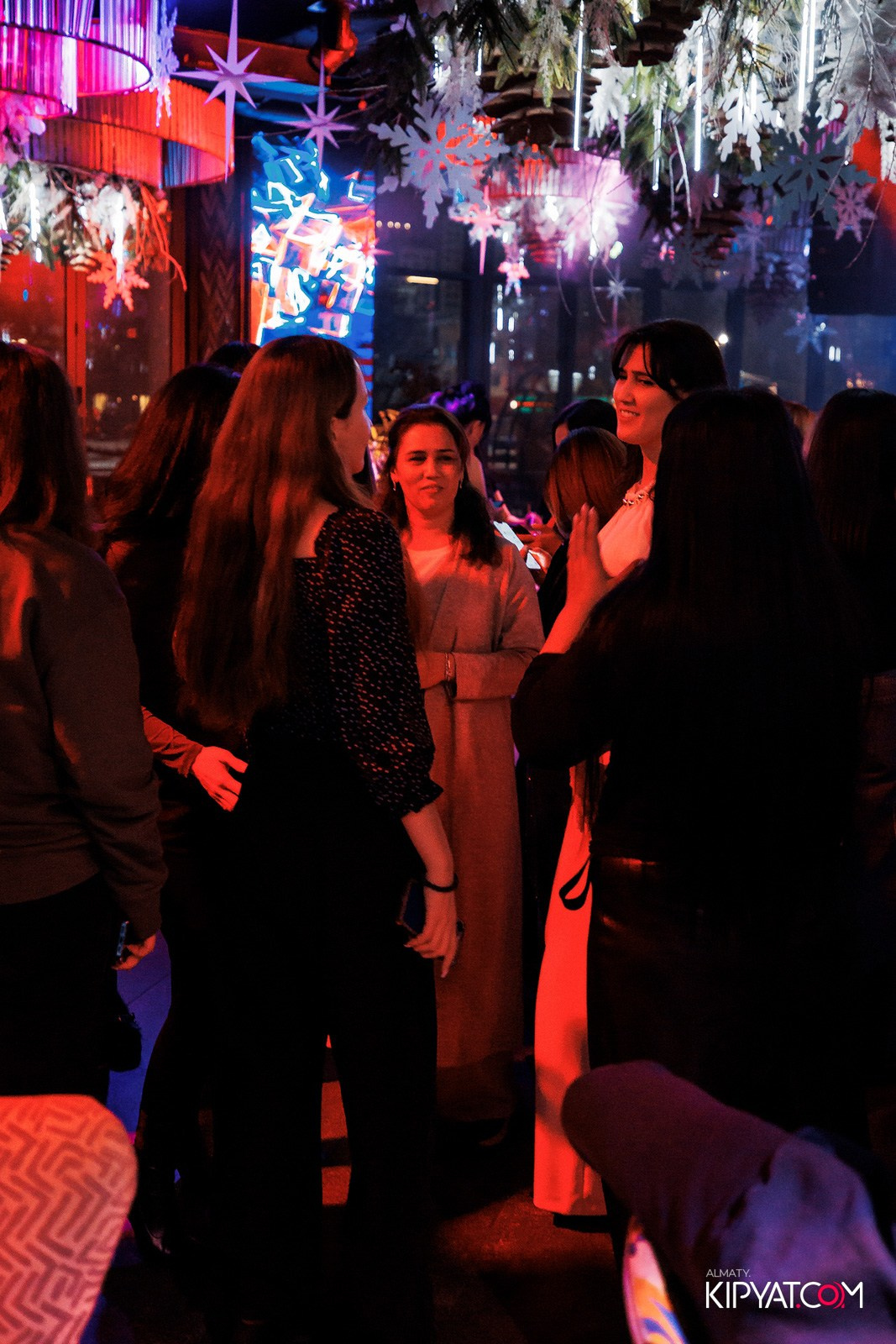 FRIENDS BAR & TERRACE. КИПЯТКОМ АЛМАТЫ!